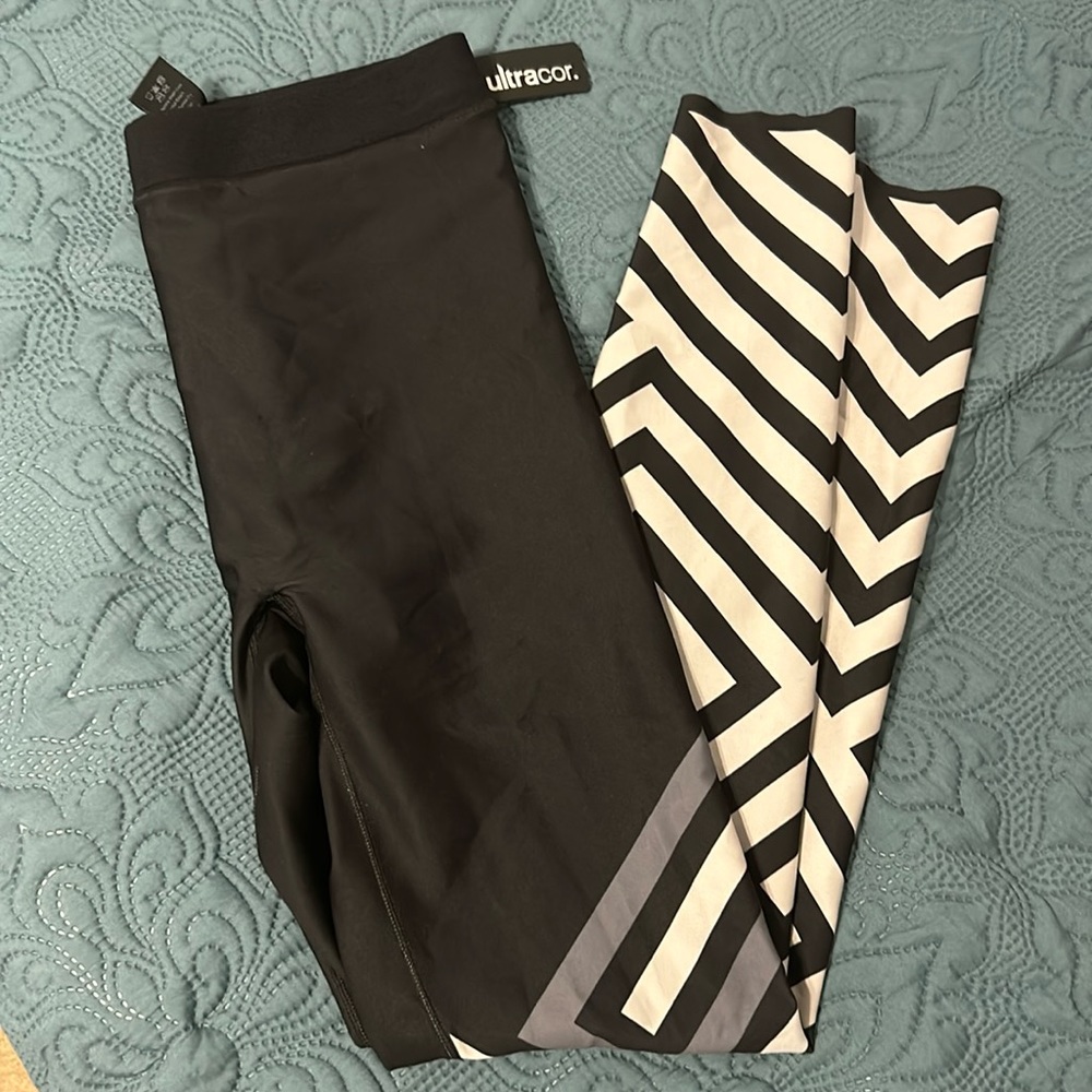 NWT Ultracor black and white leggings